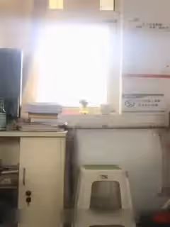 在某通公司業務代辦點上班好騷的妹子在辦公室露奶脫褲自摸摸出水