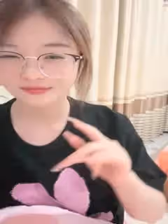 氣質超甜眼鏡妹！說話溫柔密碼房！撩起衣服肉感，白嫩柔軟奶子，跳蛋振動棒震穴，表情很享受第02集