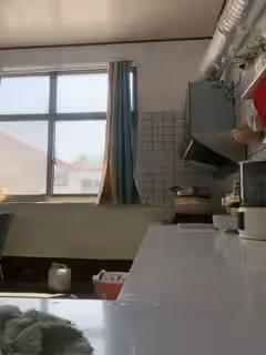 欠操的農家小少婦，一個人在家跟狼友發騷賺外快，全程露臉光著身子跟狼友互動撩騷，屋裡屋外大門口發騷不斷第02集