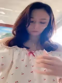 欠操的農家小少婦，一個人在家跟狼友發騷賺外快，全程露臉光著身子跟狼友互動撩騷，屋裡屋外大門口發騷不斷第04集