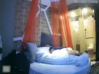 高顏值小清新大學美女和剛認識沒多久的帥小伙酒店PP時被TP美女被他各種C有點吃不消了! 1V