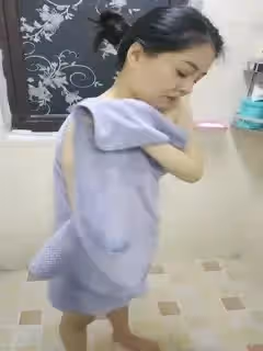 平台最有感覺的女人，那股勁看了秒硬，全程露臉舔雞巴的樣子真騷，活好不粘人讓大哥無套爆草，表情誘人刺激第04集