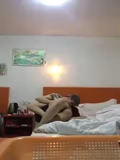 國產女同系列年紀輕輕的妹子被手指搞的呻吟連連爽的連流水聲都清晰可聽到