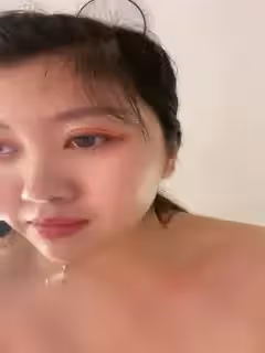 良家騷人妻全程露臉逼逼很肥水又多，玩的好嗨摳逼浪叫，兩個奶子被跳蛋摩擦，道具抽插騷 穴高潮不斷冒白漿第06集