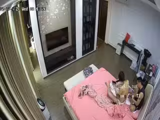 黑客破解家庭網絡攝像頭偷拍❤️豪宅少婦二胎即將臨盆,老公提槍胎教給媳婦全身擦皮膚藥(高清有聲)  