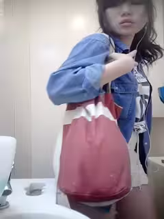 商場女廁全景偷拍多位妝容精緻的小舅舅家