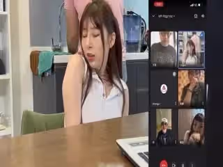 網課都耐不住寂寞的女生_偷偷的自慰_還沒下課就拉著男友打一發1