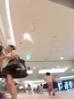 商場偷拍各種各樣的妹子短裙內褲!