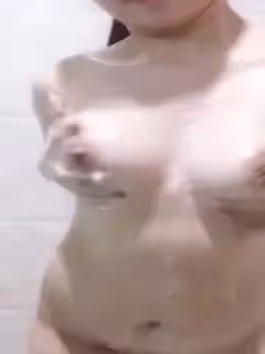 奶子很白，很誘惑!