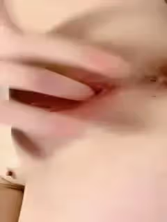 平台第1清純_100%初戀感覺_短髮氣質美女，逼逼也很粉很潤