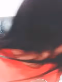可愛豐滿年輕小美女收費直播大秀 穿著絲襪坐在椅子上 掰開內褲 自慰插穴 十分誘人