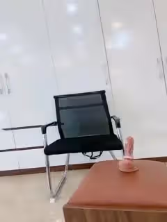 #吹小泡泡_極品御姐小少婦，絲襪高跟站立一字馬展示