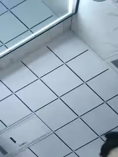 哺乳期良家小奶媽自己一個人在家帶孩子直播掙外快，漏著奶子做飯給狼友看，奶子自己往外流互動撩騷掰開看逼第02集