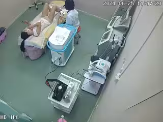 美容院監控破解做全身除毛❤️順便給B毛做個造型的少婦