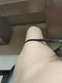 辦公室里的騷貨關起門來直播賺外快，淫聲盪語互動撩騷，揉著奶子摳著逼浪叫呻吟，用桌角草逼玩的真花啊好騷第01集