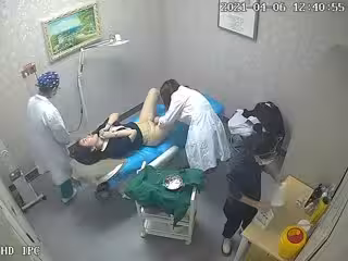 監控破解仁愛醫院偷窺❤️給內部美女醫生做婦科檢查1